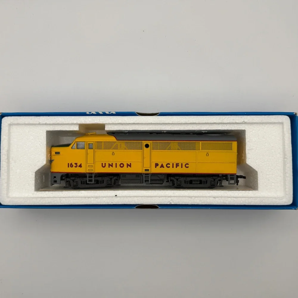Frateschi HO Scale Union Pacific Diesel Locomotive 1634 Yellow Vintage FA-1 3012